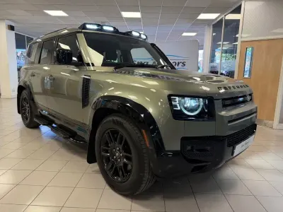 Used Land Rover Defender SE 300 HP (220 kW) 2021 Green SUV