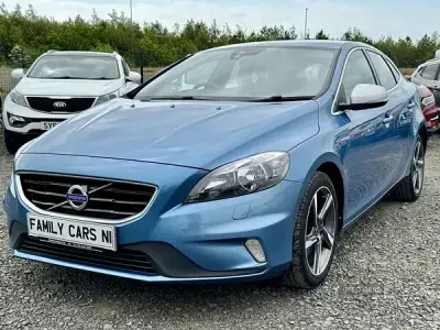 Used Volvo V40 R-Design 120 HP (88 kW) 2016 Blue Hatchback