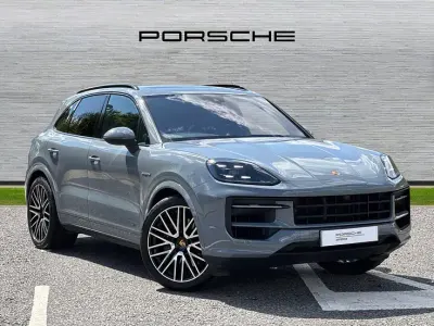 Used Porsche Cayenne 464 HP (341 kW) 2024 Arctic grey SUV