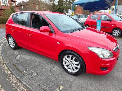 Used Hyundai i30 Comfort 108 HP (79 kW) 2010 Red Hatchback