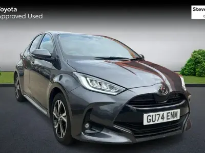 Begagnad Toyota Yaris Hybrid Design 116 HK (85 kW) 2026 Halvkombi