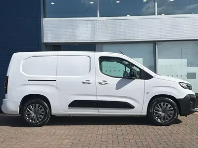 Gebraucht Peugeot E-Partner 98 kW (134 PS) 2024 Weiß Van / Kleinbus
