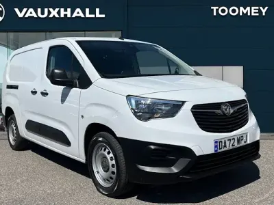 Used Vauxhall Combo S 101 HP (74 kW) 2022 White MPV