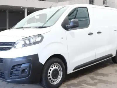 Usado Vauxhall Vivaro 100 HP (73 kW) 2023 Branco Monovolume