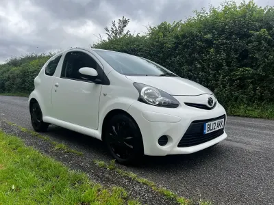 Used Toyota Aygo 68 HP (50 kW) 2012 White Hatchback