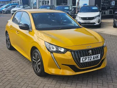Used Peugeot 208 Allure+ 75 HP (55 kW) 2022 Yellow Hatchback