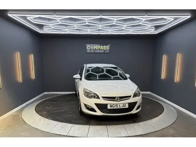 Used Vauxhall Astra SRi 2015 White Hatchback