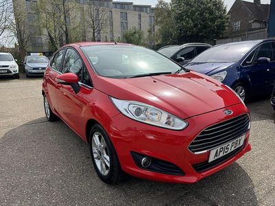 Usado Ford Fiesta Zetec 2015 Vermelho Citadino