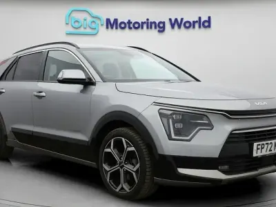 Usado Kia Niro 141 HP (103 kW) 2023 Cinzento SUV