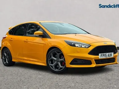 Used Ford Focus ST 250 HP (183 kW) 2017 Yellow Hatchback