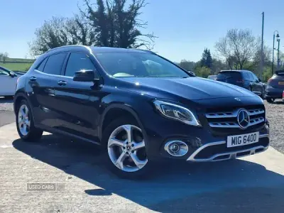 Usado Mercedes GLA250 Premium Plus 211 HP (155 kW) 2018 Azul SUV