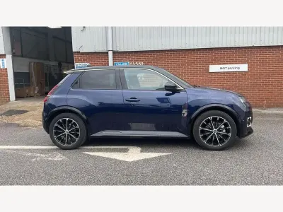 Used Renault R5 Iconic 110 kW (150 HP) 2025 Blue/black  Hatchback
