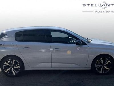 Used Peugeot 308 Allure 129 HP (94 kW) 2023 White Hatchback