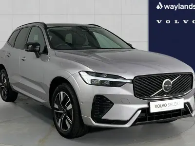 Usado Volvo XC60 Plus 247 HP (181 kW) 2025 Prateado SUV