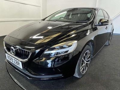 Begagnad Volvo V40 Momentum 122 HK (89 kW) 2019 Svart Halvkombi