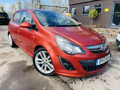 Begagnad Vauxhall Corsa SRi 100 HK (73 kW) 2013 Orange Halvkombi