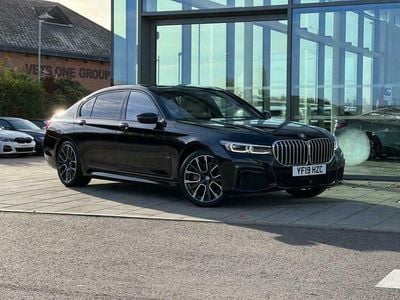 Used BMW 745e M Sport 389 HP (286 kW) 2019 Black sapphire metallic paint Sedan