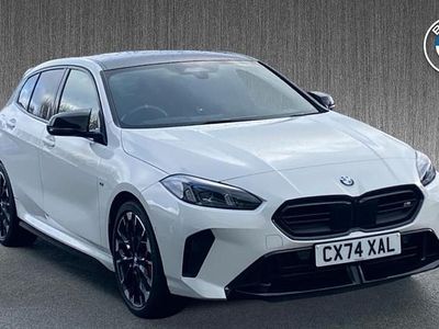 Begagnad BMW M135 Comfort Edition 296 HK (217 kW) 2024 Vit Halvkombi