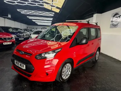 Käytetty Ford Tourneo Connect Zetec 115 HP (84 kW) 2015 Punainen Tila-auto