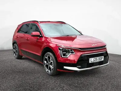 Begagnad Kia Niro 2025 Röd SUV