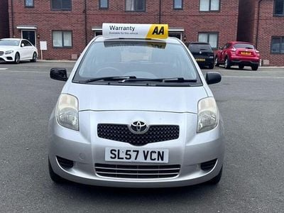 Begagnad Toyota Yaris T2 69 HK (50 kW) 2007 Silver Halvkombi