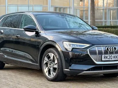 Usado Audi e-tron Sport 230 kW (313 HP) 2020 Preto SUV