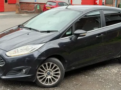 Begagnad Ford Fiesta Titanium 2013 Svart Halvkombi