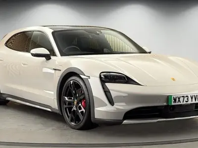 Begagnad Porsche Taycan Cross Turismo 11 kW (15 HK) 2023 Grå Kombi