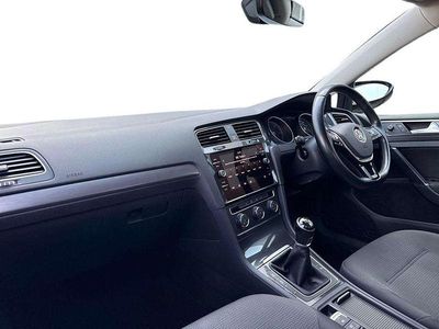 Begagnad VW Golf VII SE 115 HK (84 kW) 2018 Svart Halvkombi