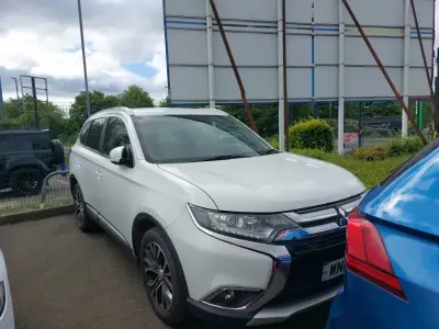 Używany Mitsubishi Outlander 147 KM (108 kW) 2016 Biały SUV