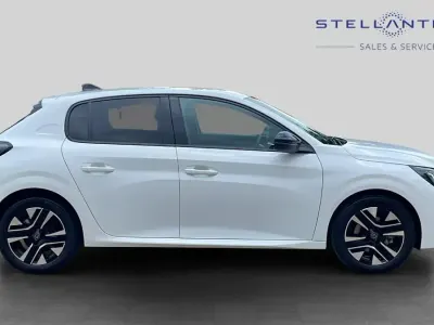 Used Peugeot 208 Allure 99 HP (72 kW) 2025 White Hatchback