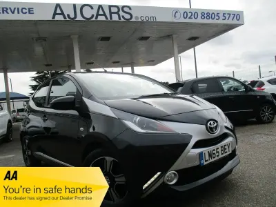 Używany Toyota Aygo X-clusiv 69 KM (50 kW) 2015 Czarny Hatchback