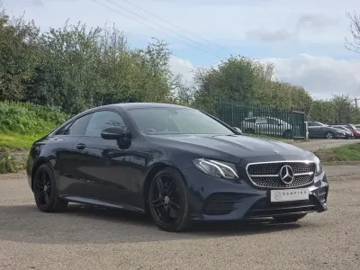 Usado Mercedes E300 AMG line 245 HP (180 kW) 2018 Azul Coupé