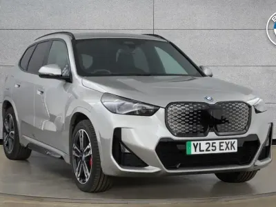 Usado BMW iX1 M Sport 147 kW (201 HP) 2025 Prateado SUV