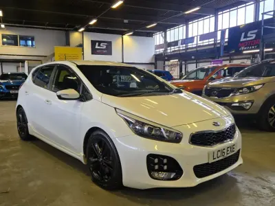 Begagnad Kia Ceed GT-Line 136 HK (100 kW) 2016 Vit Halvkombi