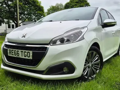 Used Peugeot 208 Allure 2016 White Hatchback