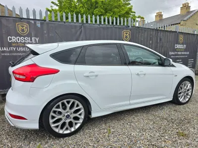 Second-hand Ford Focus ST-Line 125 CP (91 kW) 2017 Alb Hatchback