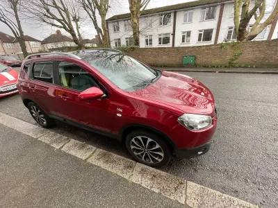 Used Nissan Qashqai N-TEC 117 HP (86 kW) 2013 Red SUV