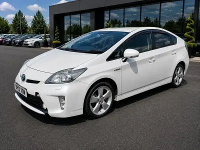 Used Toyota Prius T4 140 HP (102 kW) 2024 White Hatchback