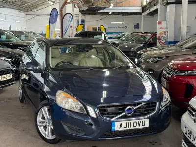 Używany Volvo V60 SE 180 KM (132 kW) 2011 Niebieski Kombi