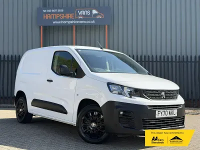 Begagnad Peugeot Partner 131 HK (96 kW) 2020 Vit Minibuss