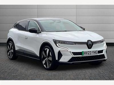 Used Renault Megane E-Tech Techno 159 kW (217 HP) 2023 Glacier white Hatchback