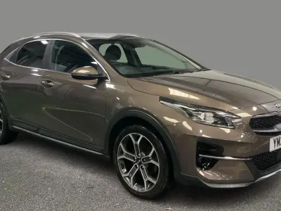 Usado Kia XCeed 118 HP (86 kW) 2021 Castanho SUV