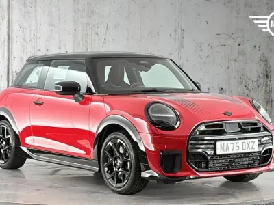 Used Mini Cooper Hatch 113 kW (154 HP) 2025 Red Hatchback