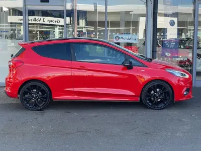 Begagnad Ford Fiesta ST-Line 2018 Röd Halvkombi