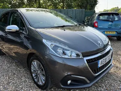 Used Peugeot 208 Allure 82 HP (60 kW) 2018 Grey Hatchback
