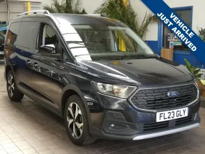 Usado Ford Grand Tourneo Connect Active 122 HP (89 kW) 2023 Azul Monovolume