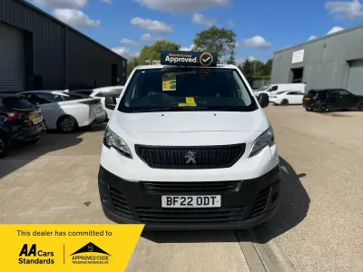 Used Peugeot Expert Premium 142 HP (104 kW) 2022 White Van