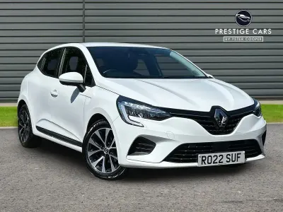 Used Renault Clio Iconic 90 HP (66 kW) 2022 White Hatchback