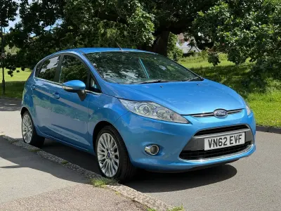 Used Ford Fiesta Titanium 70 HP (51 kW) 2012 Blue Hatchback